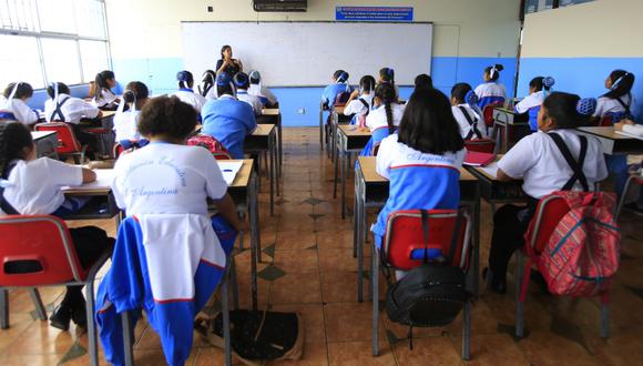 Ministro Ricardo Cuenca confía en que se consiga inmunizar al sector educativo y añadió  que las escuelas serán seguras antes del retorno a clases