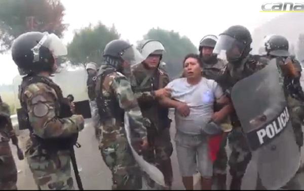 Tía María: difunden video donde policía "siembra" fierros a detenido