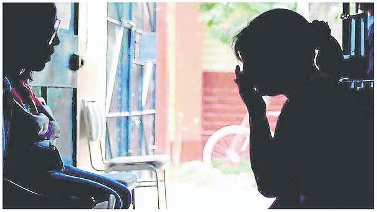 Destituyen a un docente acusado de violar y embarazar a su alumna