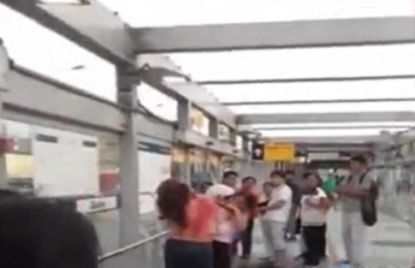 ​Metropolitano: Mujeres se agarraron a golpes en estación Quilca (VIDEO)