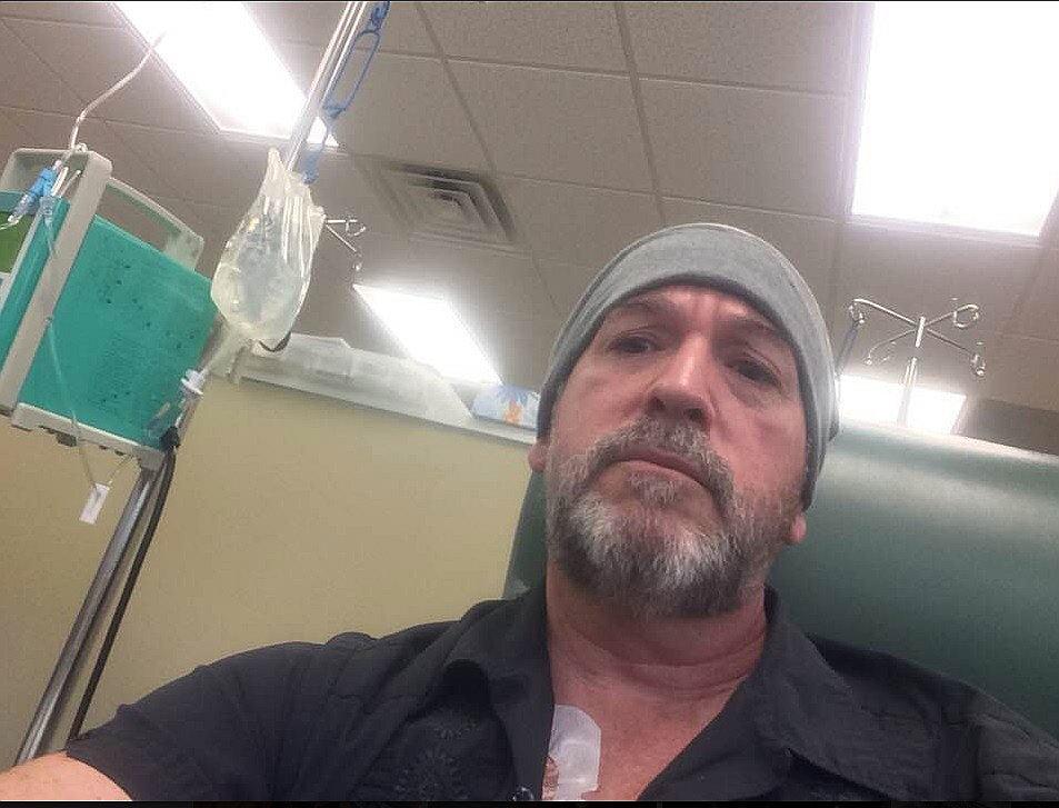 Colegas donaron sus días de licencia para que profesor con cáncer continúe tratamiento