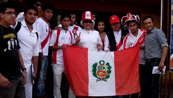 Siete mil aficionados estarán alentando a Perú en La Paz