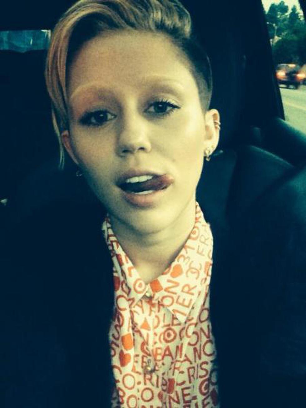 Miley Cyrus estrena imagen sin cejas