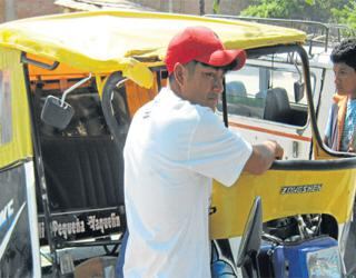 Dos muertos al caer motocar a un Canal