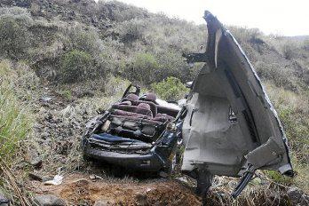 Camioneta cae al abismo y mueren cinco integrantes de una familia