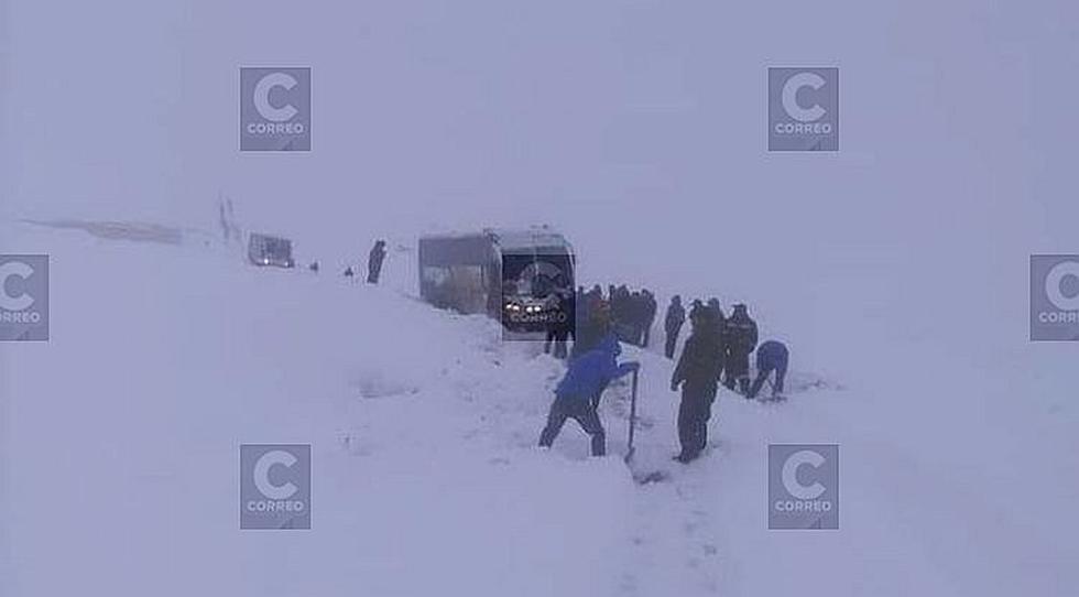 ​Tránsito restringido en la Vía Arequipa- Puno debido a intensa nieve (VIDEO)