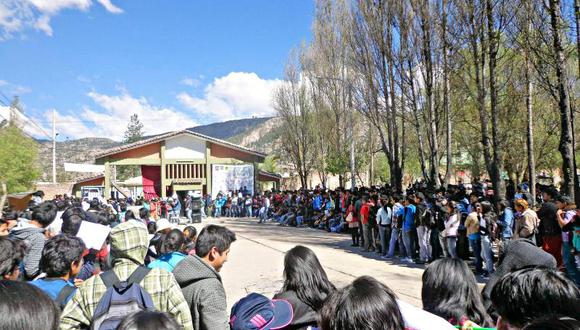 Estudiantes toman Universidad de Huamanga en rechazo a Ley Universitaria