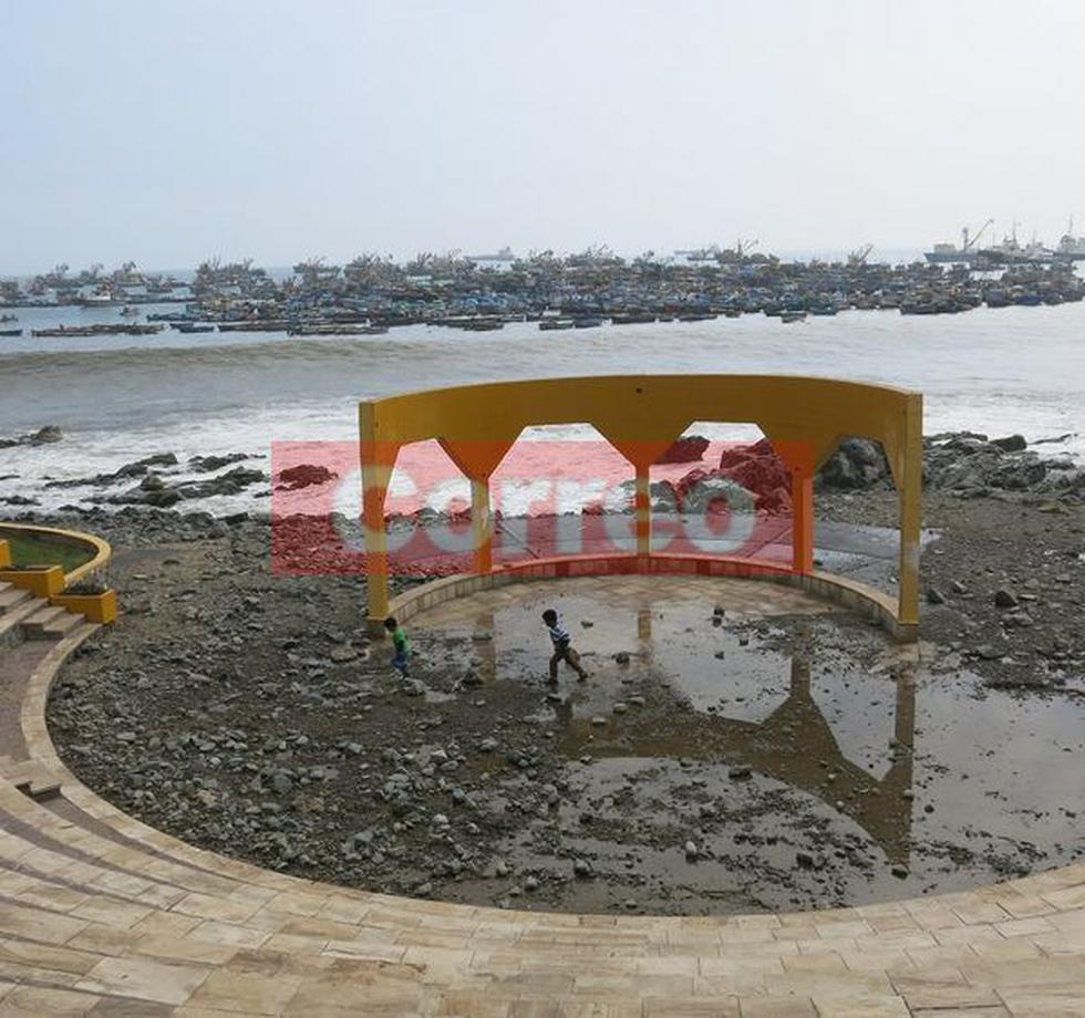 Olas de cinco metros arrasaron el desembarcadero de Ilo (FOTOS)