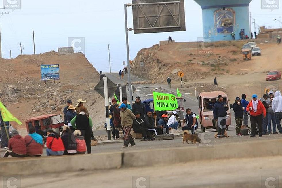 ​Camiones permanecen varados hace 6 días en Matarani (FOTOS)