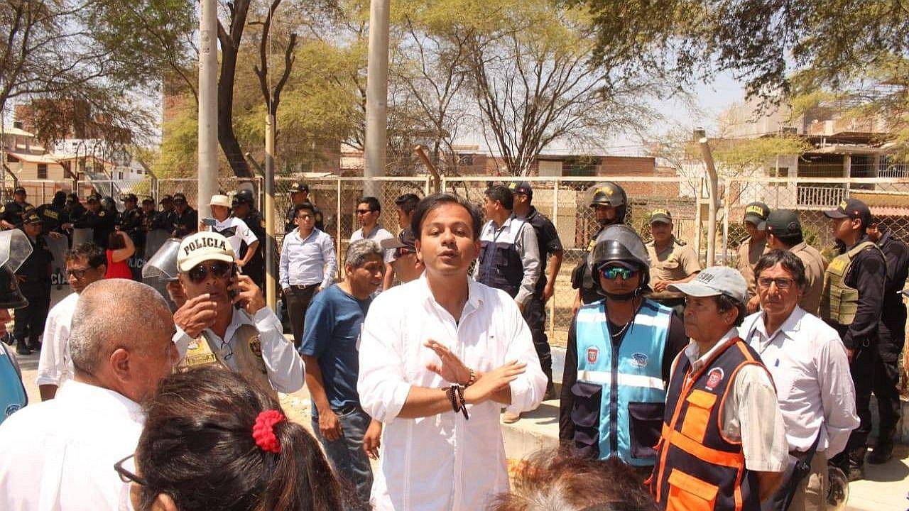 Paralizan instalación de antena telefónica