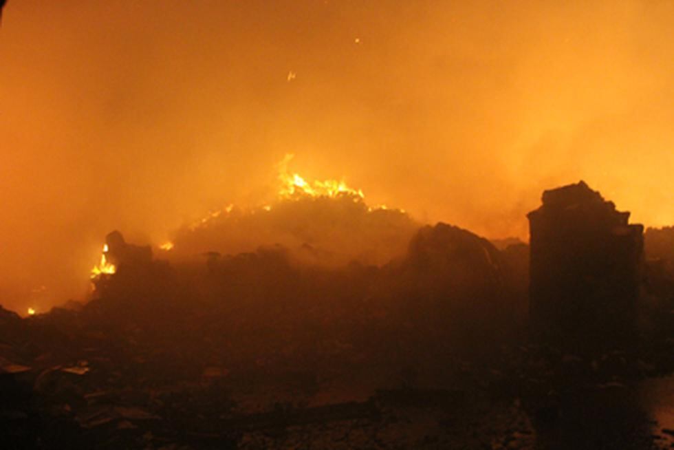 Fotos: Imágenes del incendio que redujo a cenizas un almacén del MINEDU