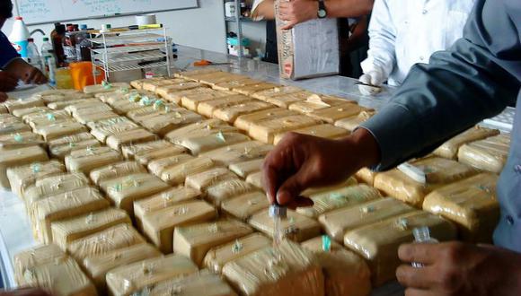 Policía Nacional halló 442 kilos de droga en embarcación fluvial en Satipo