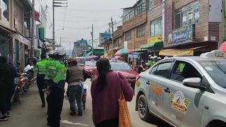 Resguardo policial en mercados de Huancayo que atienden con normalidad (VIDEO)