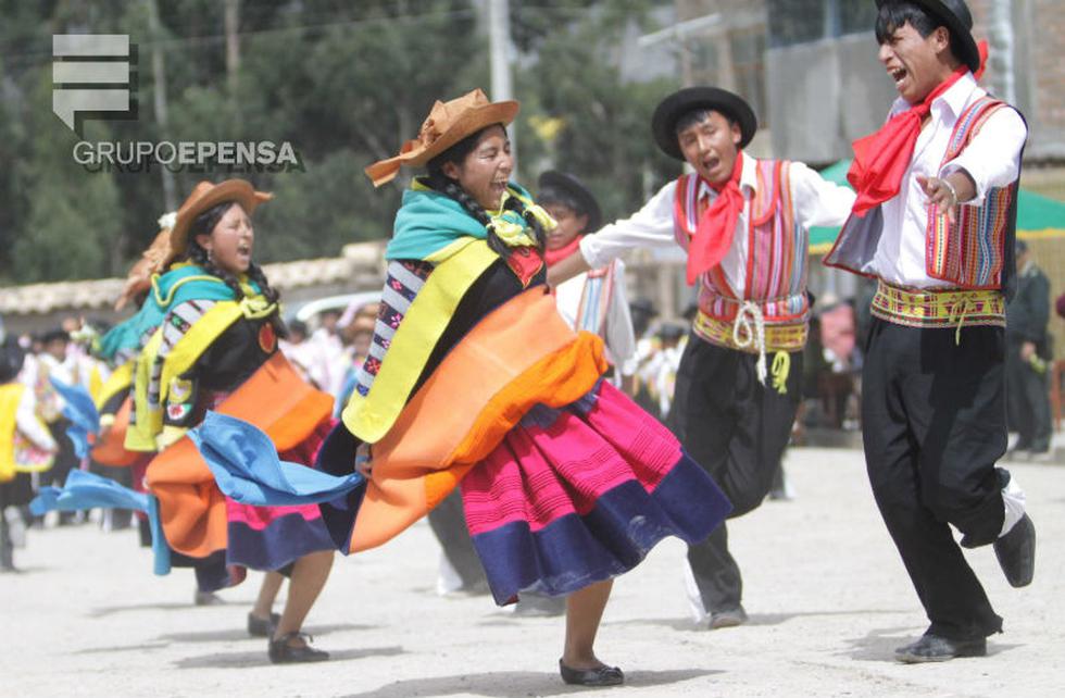 FOTOS: Huaylarsh se goza en distrito de Chupuro