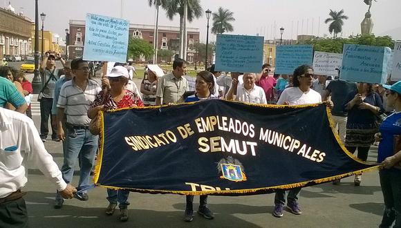 Trujillo: Trabajadores del sindicato municipal reclaman bono (VIDEO) 