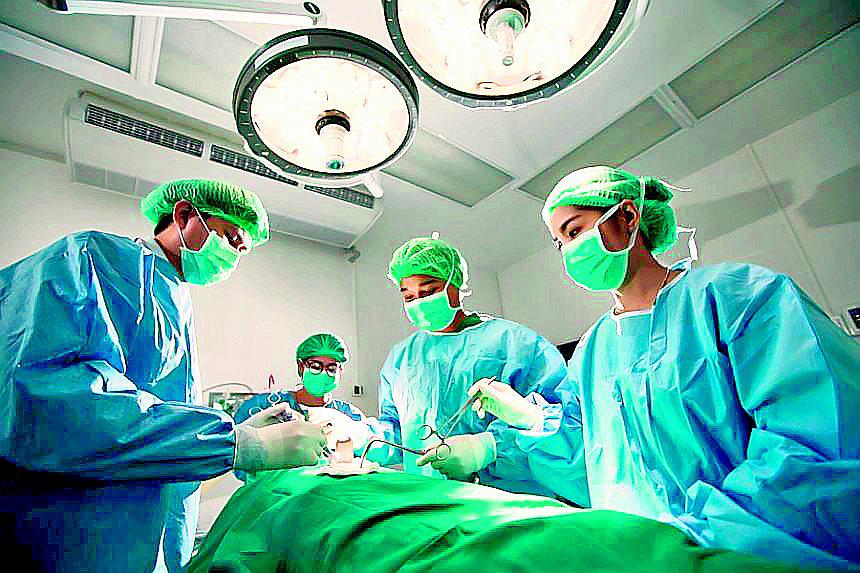 Cirugía bariátrica: ¿en qué consiste este procedimiento y cuáles son sus riesgos?