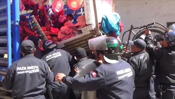 Ambulantes  arman escándalo exigiendo devolución de triciclos (VIDEO)