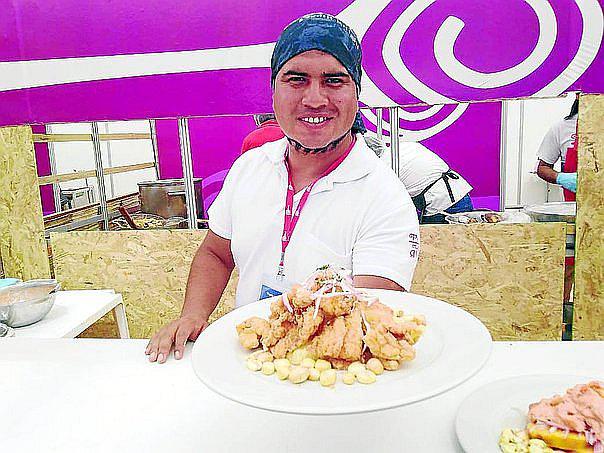 ​Ate: Deliciosos platos típicos en feria gastronómica por el 198° del distrito