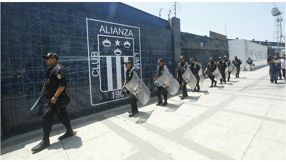Alianza Lima entrena con resguardo policial (VIDEO)