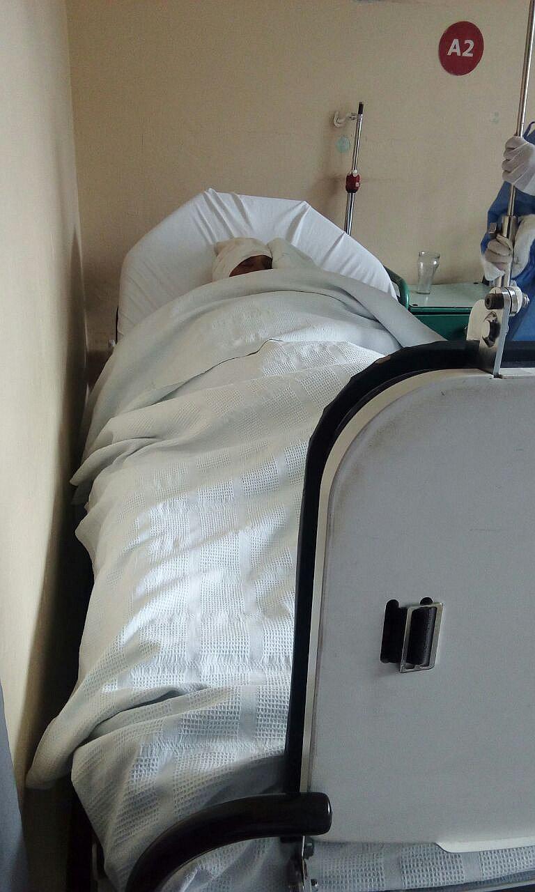 Poblador muere en hospital, tras caer del techo de una casa