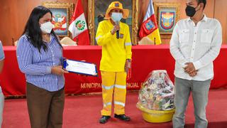 Municipalidad de Piura reconoce a obrero de limpieza que devolvió dinero a emprendedora