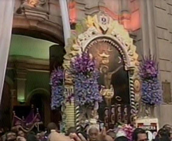 VIDEO: Se inició tercer recorrido procesional del Señor de los Milagros