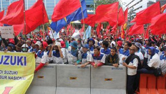 Indonesia: Tres millones de trabajadores paralizan labores
