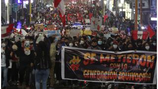 Así fue la movilización de miles de jóvenes que salieron a protestar en plena lluvia en Huancayo (VIDEO)
