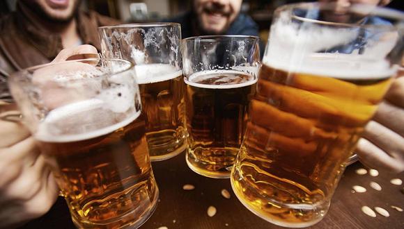 Chile bebe un 40% más de alcohol que el promedio mundial, reveló estudio
