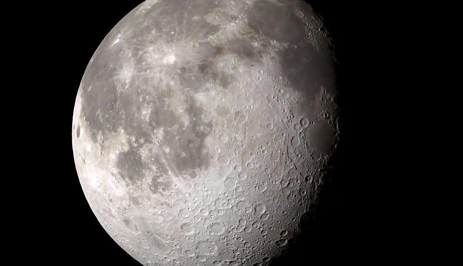 "Luna Rosa" impactará estos días el cielo peruano por este motivo 