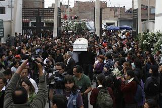 Madre de joven suicida denunciará a médico por maltrato psicológico