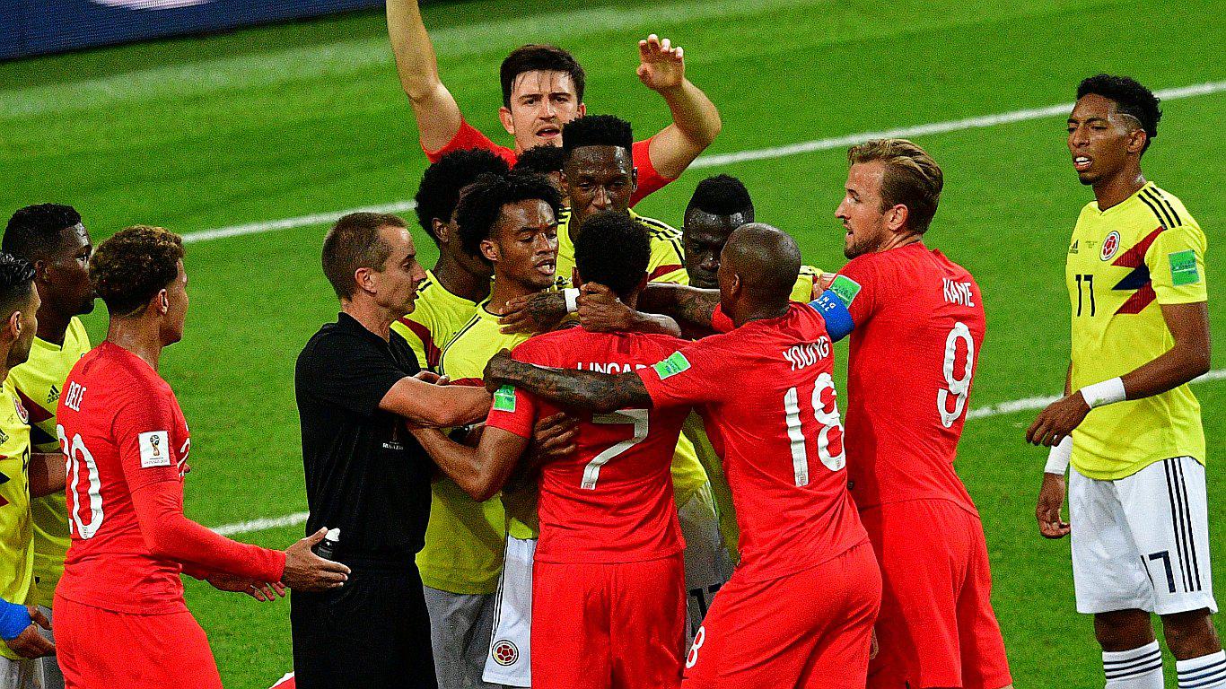 Defensa titular de Inglaterra: "Colombia es probablemente el equipo más sucio que he enfrentado"