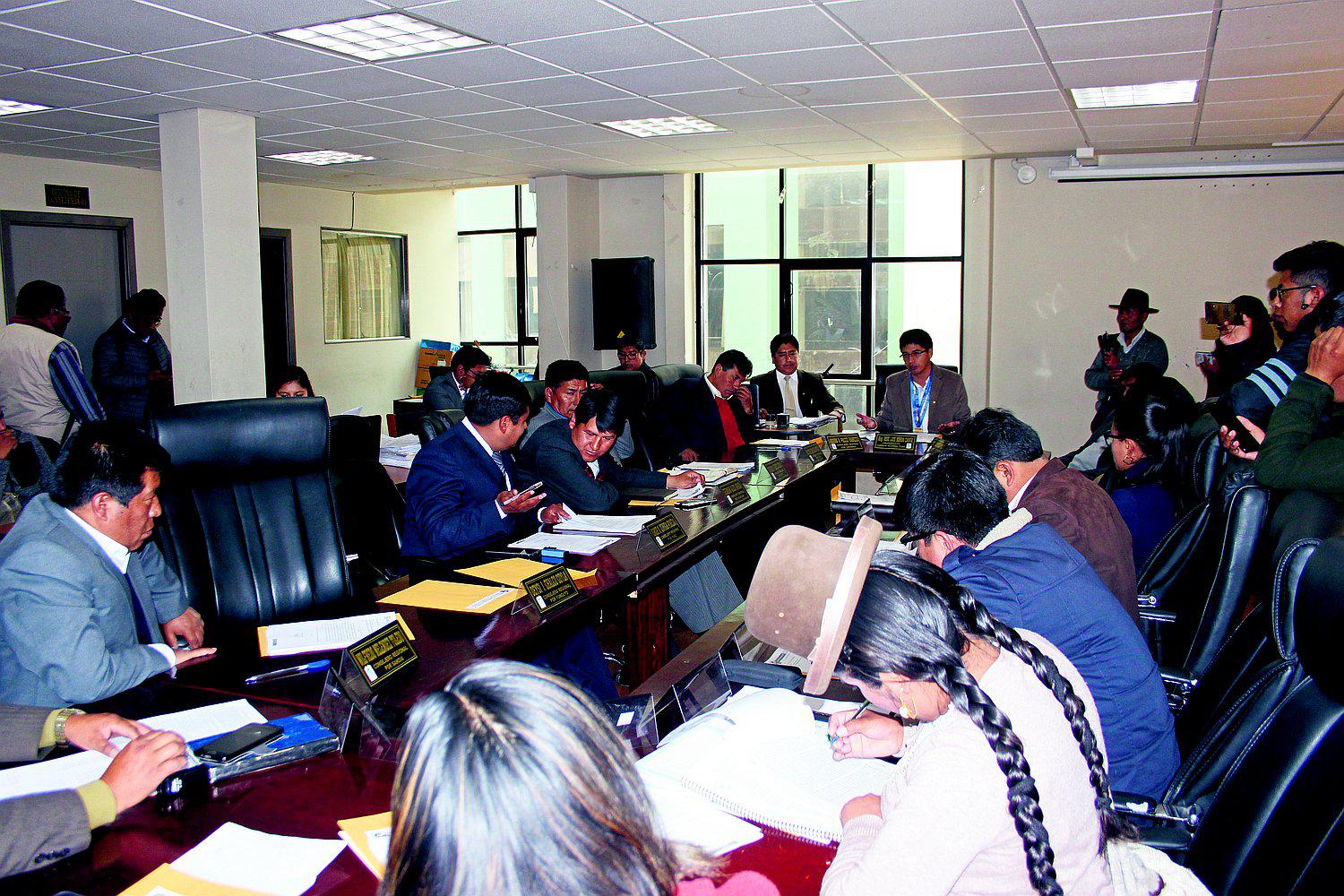 Gobernador de Puno evita asistir a cuarta citación del Consejo Regional 