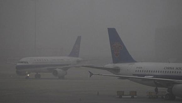 China: Cancelan vuelos por fuerte contaminación