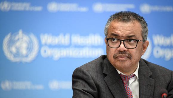 El director general de la Organización Mundial de la Salud (OMS), Tedros Adhanom Ghebreyesus, asiste a una reunión en Qatar, el 18 de octubre de 2021. (Foto: Fabrice COFFRINI / POOL / AFP).