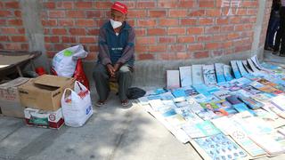 La Libertad: Le dan grata sorpresa a anciano que vendía libros de segunda mano para sobrevivir 