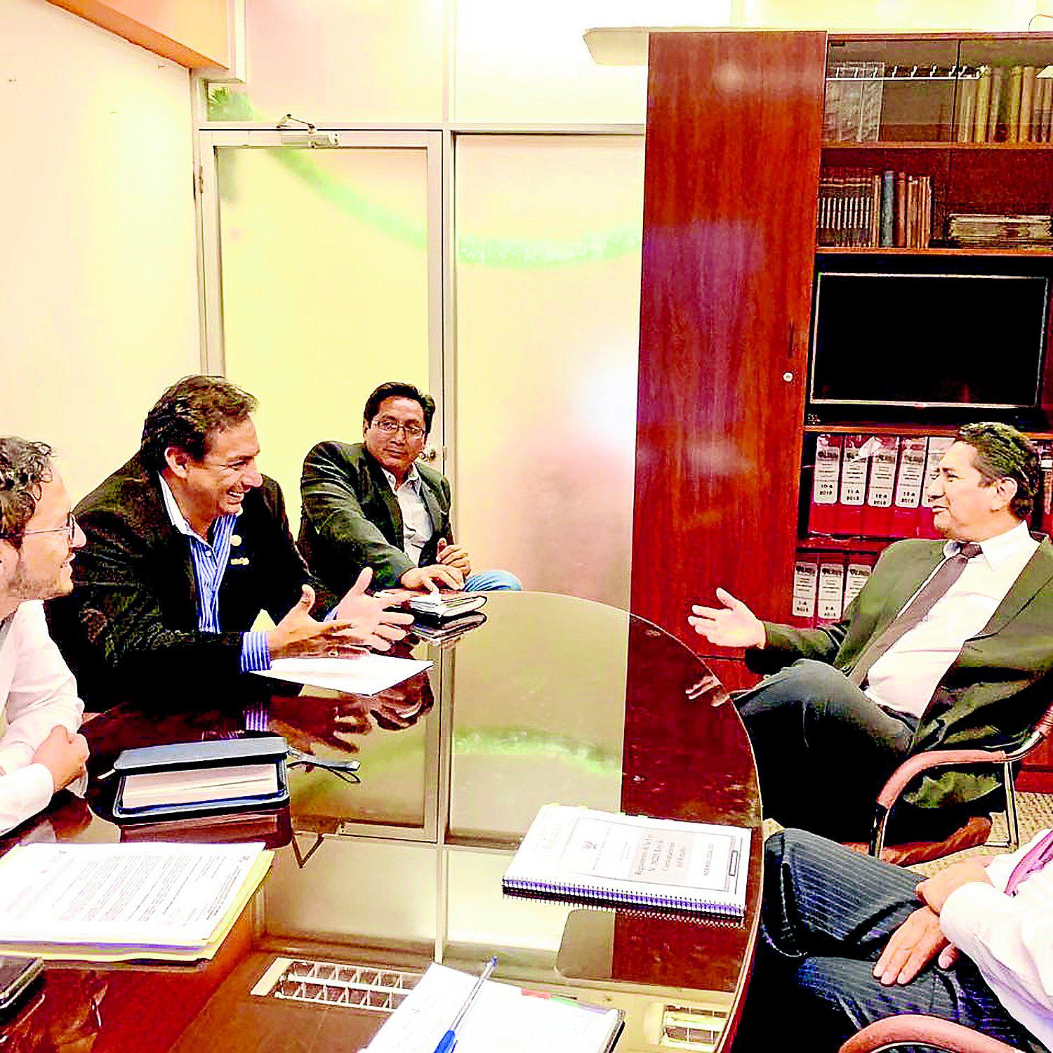 Alcalde a gobernador: "Yo te amo hermano en Cristo pero haz (el hospital) por amor a mi pueblo”