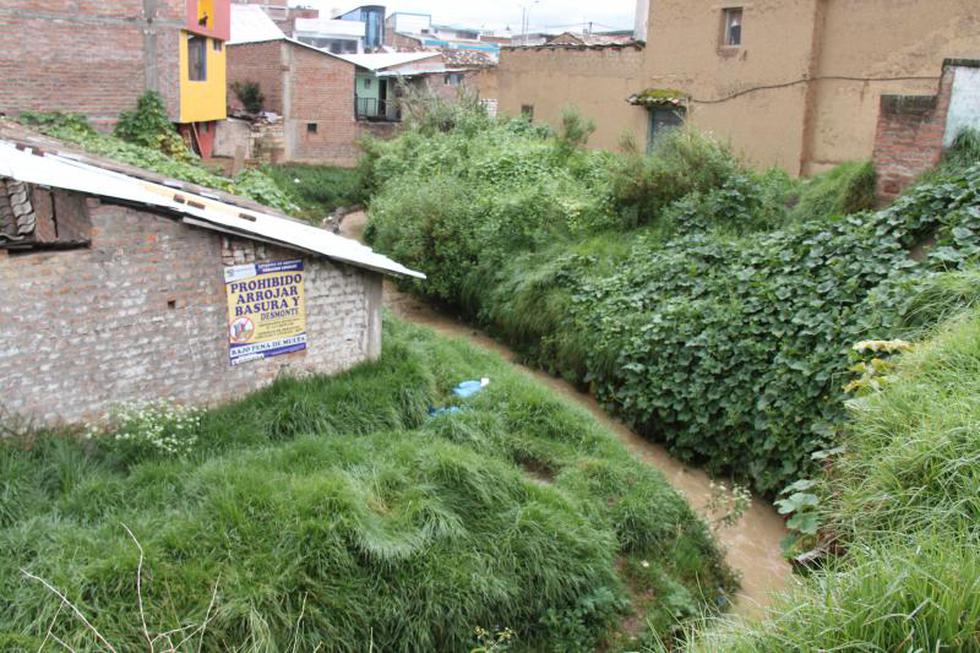 Construyen viviendas en la franja marginal de ríos