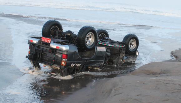 Arica: así quedó este vehículo luego que fuera arrastrada por los fuertes oleajes