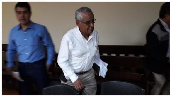 ​Gobernador Anselmo Lozano asiste a juicio por arrojo de basura en botadero de Reque 