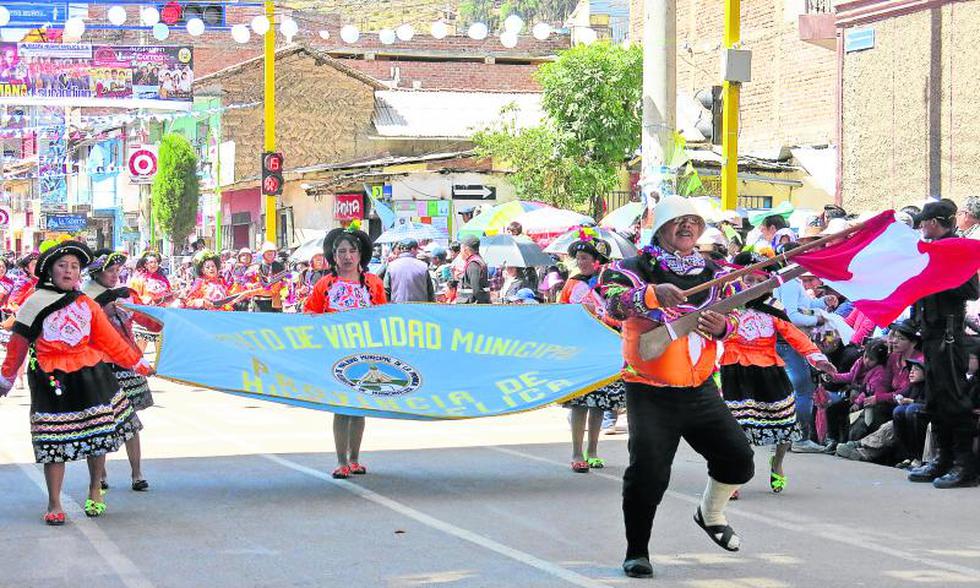 Celebran 445 aniversario de Huancavelica con música y danza típica