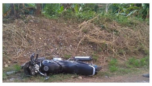Un motociclista muere aplastado por una llanta de camión