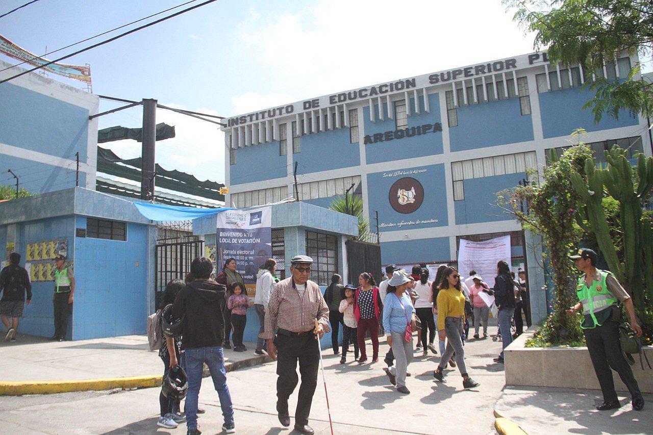 ​Anciano con discapacidad leve fue voluntario como miembro de mesa
