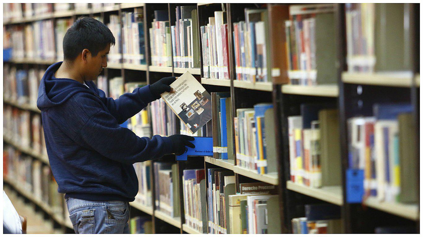Peruanos leen en promedio menos de un libro al año