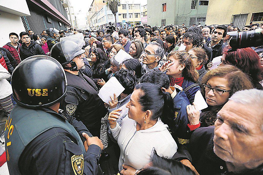 Pasaporte electrónico: Caos en Migraciones por entrega de moderno documento