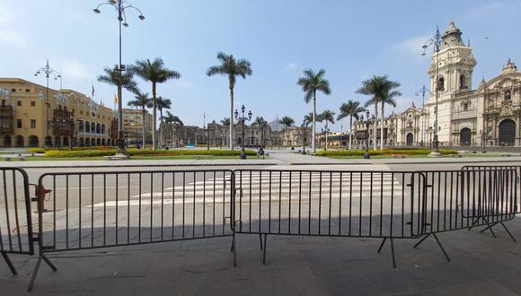 Las rejas colocadas en la Plaza Mayor de Lima. (Foto: Trini Valderrama)