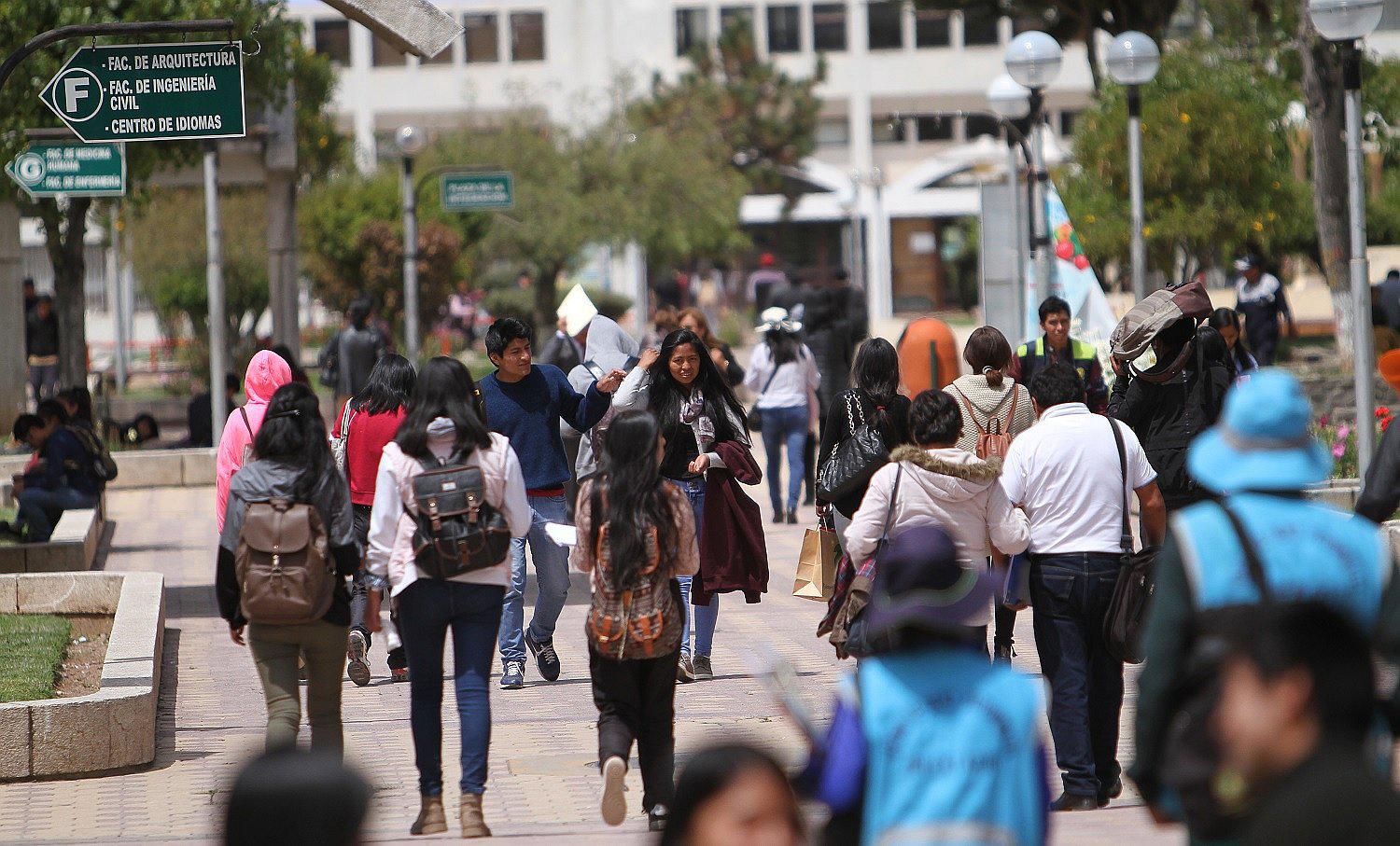 Conocer otros idiomas te pueden ayudar en tu postulación. 
