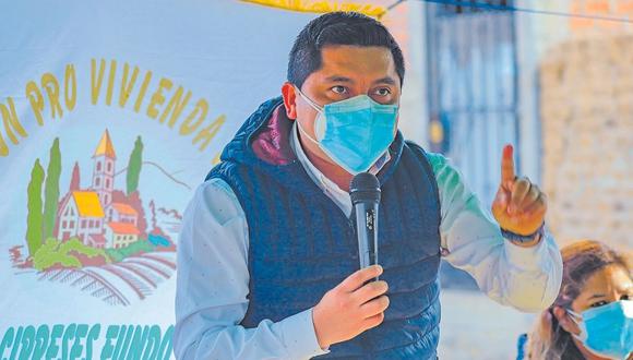 Voceado candidato a la Alcaldía de Trujillo es acusado de entregar canasta sobrevalorada a sindicato de obreros.