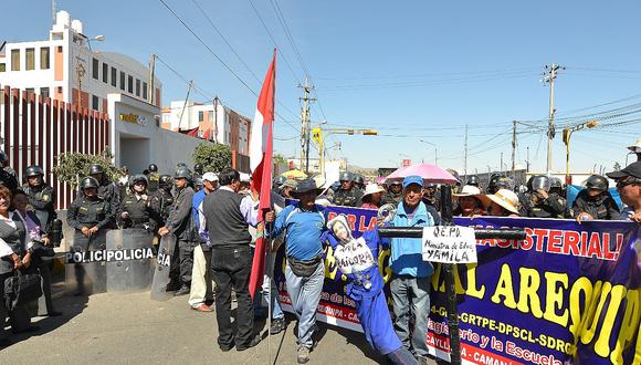 Profesores se rebelan en Arequipa y continúan en huelga