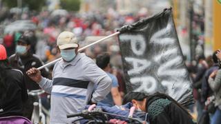 Tras cinco días de paro, recién viaja una comitiva oficial 